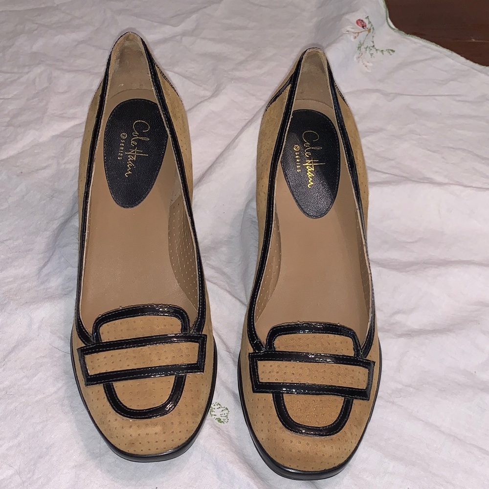 Cole Haan Beige Suede Loafers with Black Patent Trim size 7